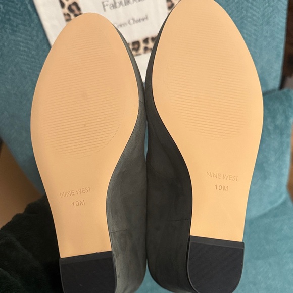 Nine West Women's grey Suede Wedge shoes - Picture 6 of 6